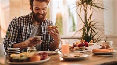 عمر أطول وموت مفاجئ، دراسة تكشف تأثير تناول الإفطار قبل الساعة 7 صباحا وبعد العاشرة