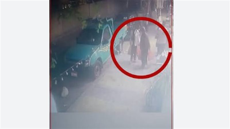 سقوط عمود إنارة على