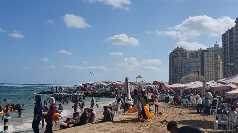 إقبال كبير على شواطئ