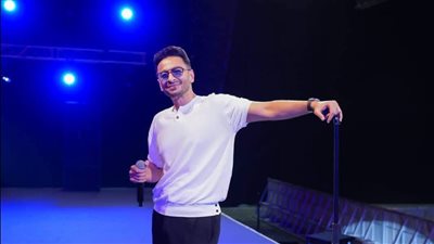 حمادة هلال يجري البروفات الأخيرة قبل حفل دبي (صور)