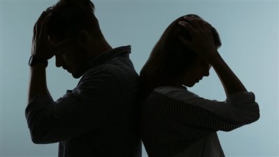 زوجة تفضح زوجها بالفيديو، ضبطته مع بنات في حديقة عامة وهروب جماعي من أمامها