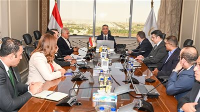 وزير التموين يبحث مع 