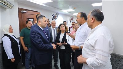 محافظ دمياط يتفقد المركز التكنولوجي لخدمة المواطنين ويوجه بالتيسير على الأهالي 