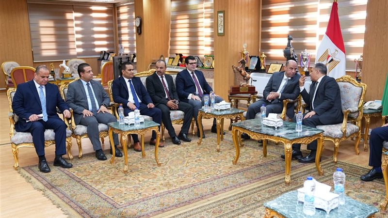  وزير العمل يطلق