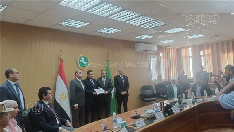 توزيع عقود العمل،فيتو