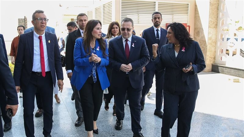 وزيرة الإسكان تزور