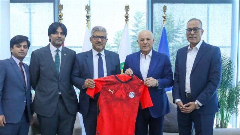 أبو ريدة يستقبل السفير