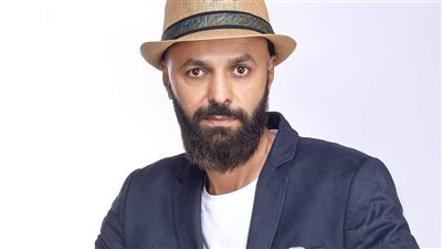 فريق طبي يتابع حالته، إصابة الشاعر عادل سلامة بأزمة صحية مفاجئة ونقله للمستشفى