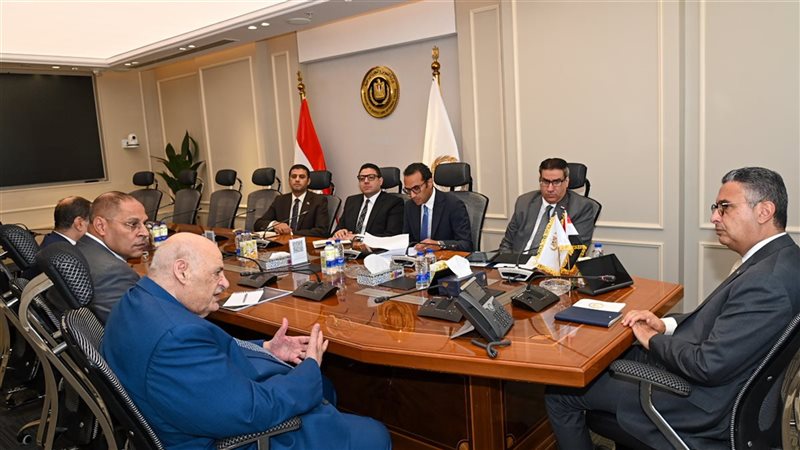 اجتماع وزير التموين