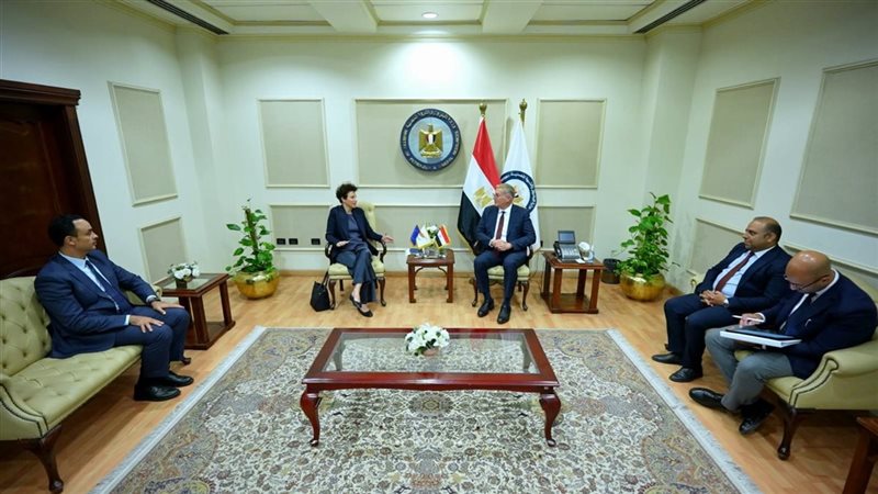 وزير البترول أثناء