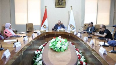 نائب محافظ الوادى الجديد يوجه بسرعة انتهاء مشروعات