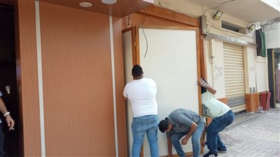غلق وتشميع 5 مقاهي خلال حملة إزالة إشغالات بمحرم بك في الإسكندرية 