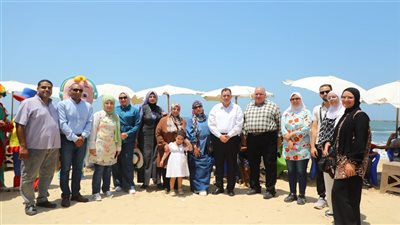 محافظ دمياط يشارك في اليوم الترفيهي لذوي الهمم بشاطئ النخيل في رأس البر