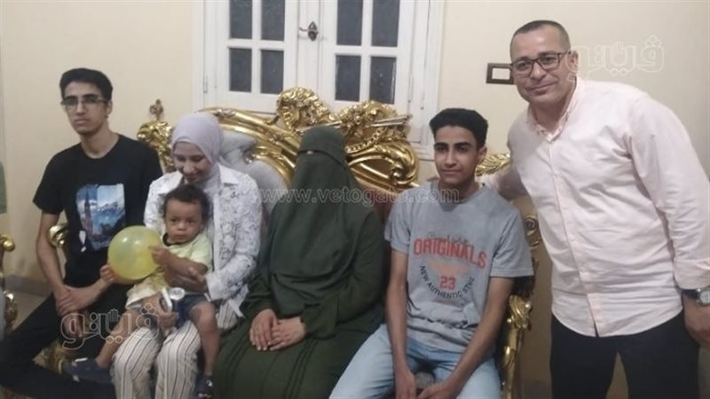  مروان وأسرته، فيتو
