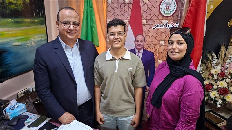 تكريم السادس جمهورية