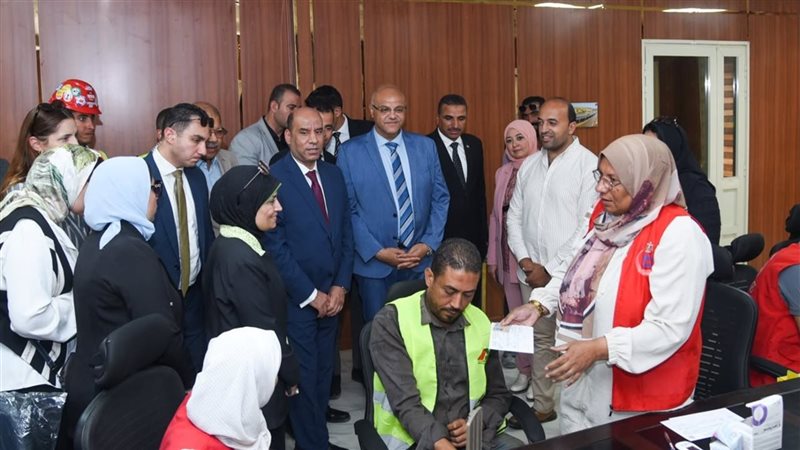 وزير العمل ومحافظ
