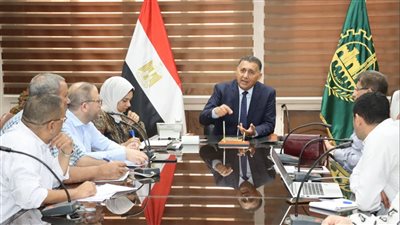 خطة عاجلة لإزالة تراكمات المخلفات بالترع والمصارف بالقليوبية