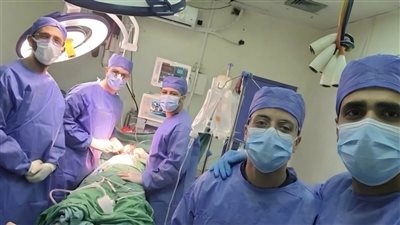 طوارئ جامعة المنصورة ينجح في إنقاذ مريض تعرض لطعنة نافذة بالقلب