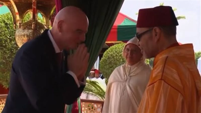 ملك المغرب يستقبل