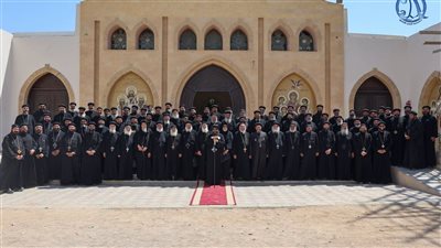 الأنبا إيلاريون يناقش مع الكهنة ترتيبات الخدمة في إيبارشية البحر الأحمر