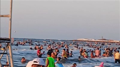 رئيس رأس البر يتابع خدمات الشاطئ وتواجد فرق الإنقاذ وإسعاف المصطافين