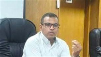 مدير مستشفى المرزوقي الجامعي بقنا يجتمع بالأطباء المقيمين لبحث تطوير الأداء وتحسين الخدمات الطبية 
