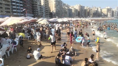 محافظ الإسكندرية: شواطئ القطاع الشرقي تسجل إشغالًا كاملًا في آخر جمعة من يوليو