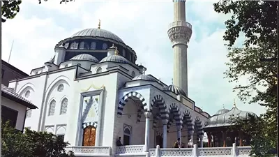من دقيقتين إلى 3 دقائق فقط، مدينة كندية تسمح ببث أذان الجمعة عبر مكبرات الصوت 