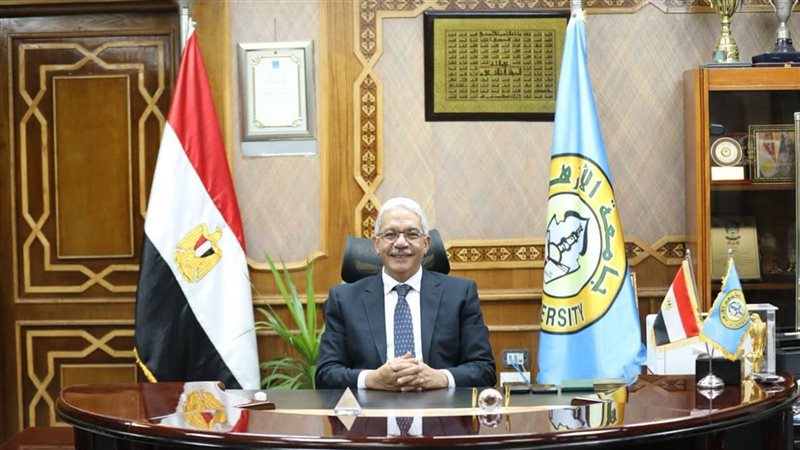  الدكتور محمود صديق،
