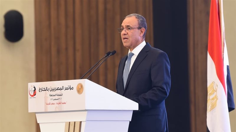 الدكتور بدر عبد العاطى