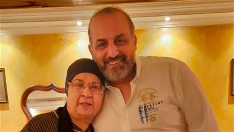 محمد شبانة ووالدته،