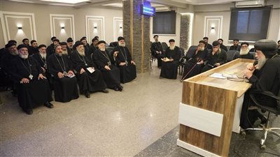الأنبا فلوباتير يناقش قرارات كهنة إيبارشية أبوقرقاص في 5 سنوات