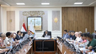 محافظ الوادي الجديد تحسم 7 ملفات شائكة في قطاع استصلاح الأراضي