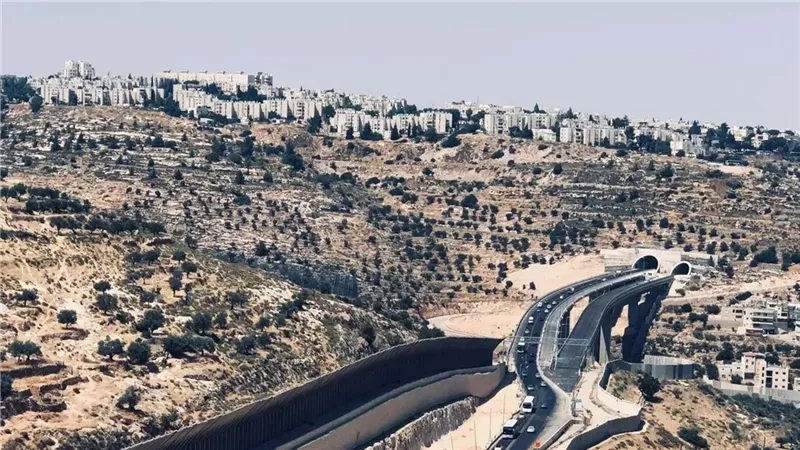 سلطات الاحتلال تسرع
