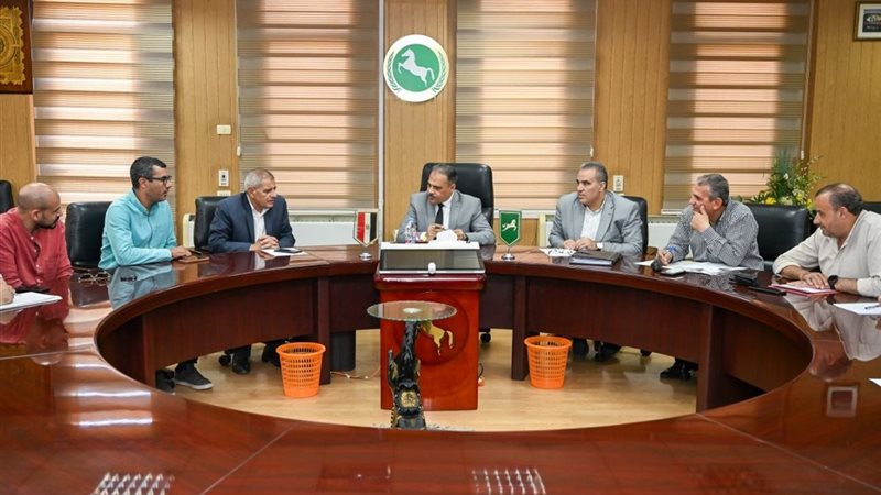  محافظ الشرقية يعقد
