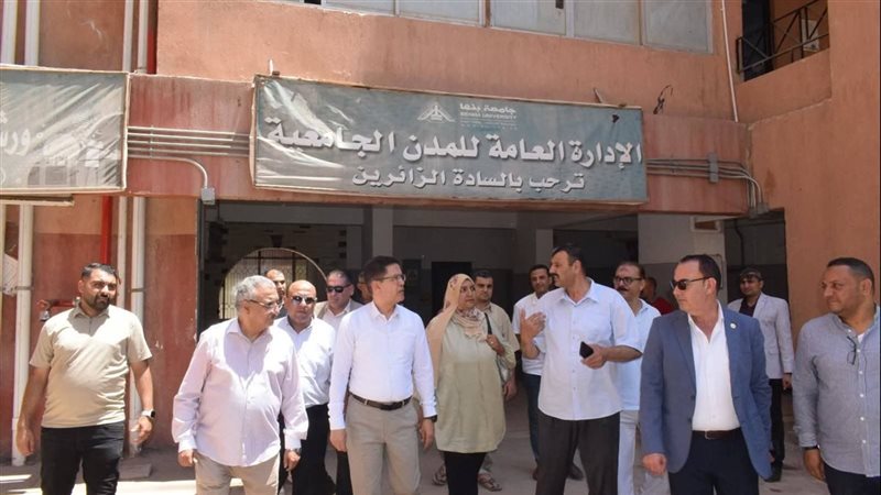 رئيس جامعة بنها يتابع