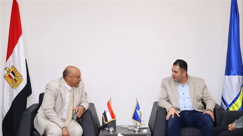 محافظ دمياط يستقبل