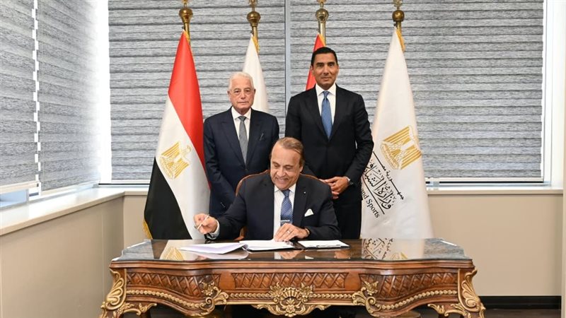 توقيع عقد استضافة