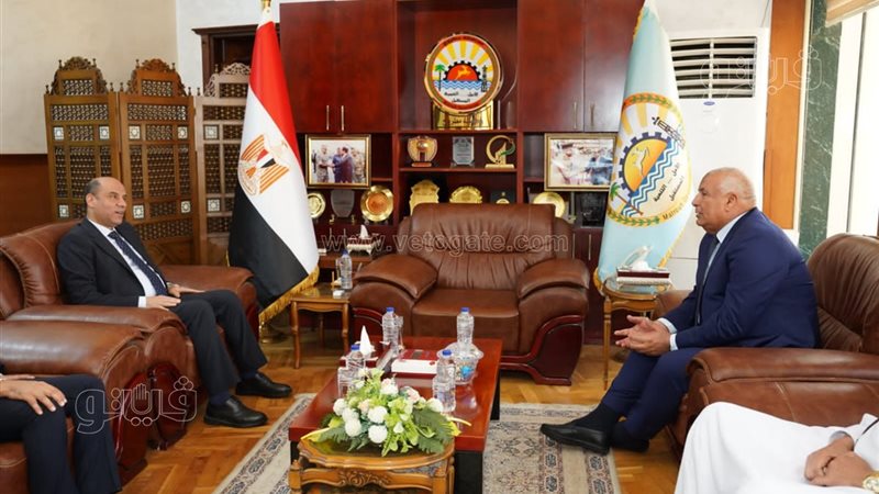محافظ مطروح يستقبل
