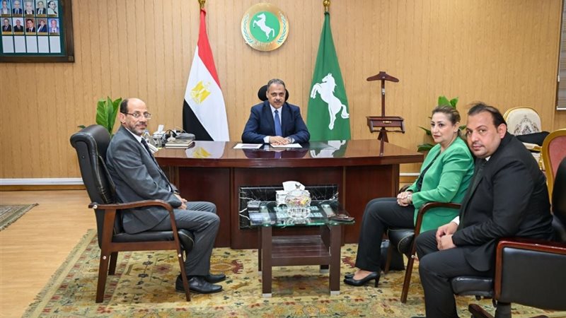 محافظ الشرقية يستقبل