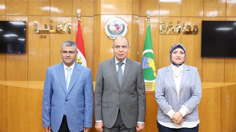 محافظ المنيا يكرم
