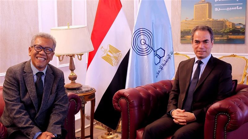 أحمد المسلمانى والسفير
