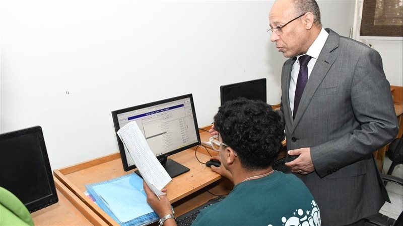 جانب من العمل بمكتب
