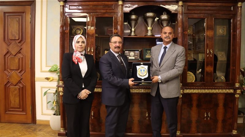 رئيس جامعة الإسكندرية