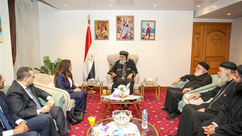 وزيرة الإسكان تلتقي