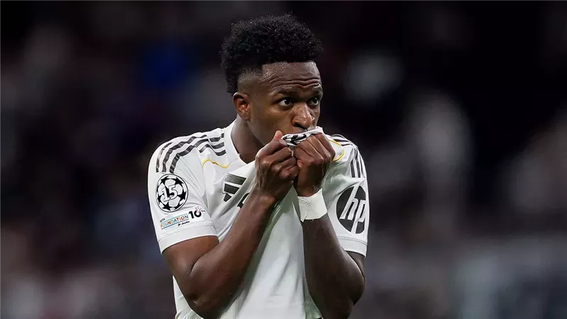 رسميًّا، ريال مدريد يعلن تجديد عقد فينيسيوس جونيور حتى 2032