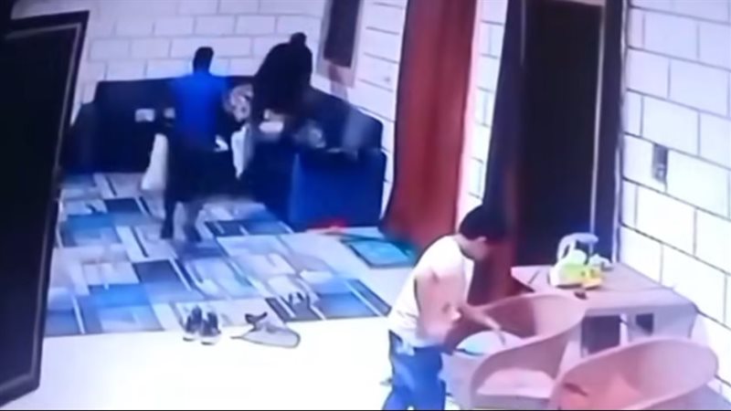  اختطاف شخص والاعتداء