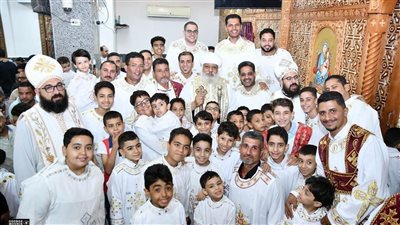 الأنبا ميخائيل يرسم شمامسة جدد للخدمة في إيبارشية حلوان 