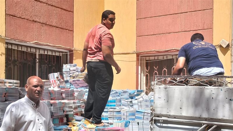 توزيع الكتب المدرسية