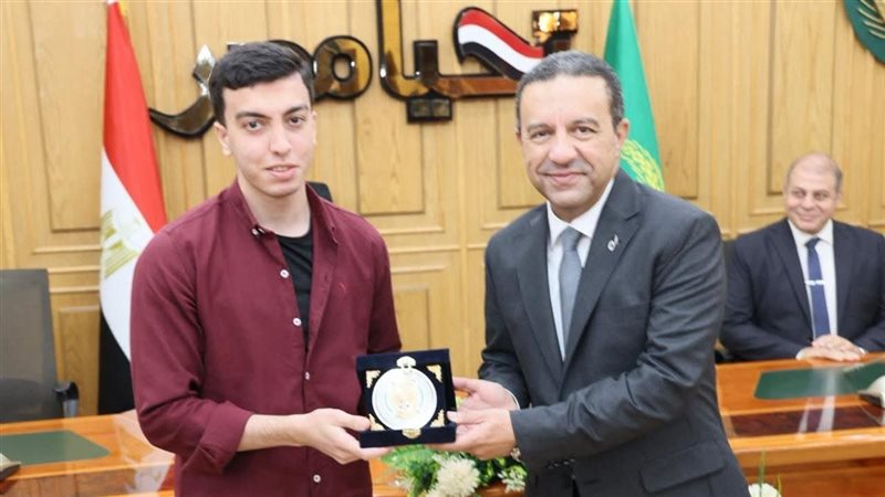 محافظ المنوفية يكرم